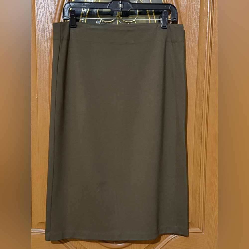 NWT - T Tahari Classic Khaki Pencil Skirt - Size L - Picture 11 of 11
